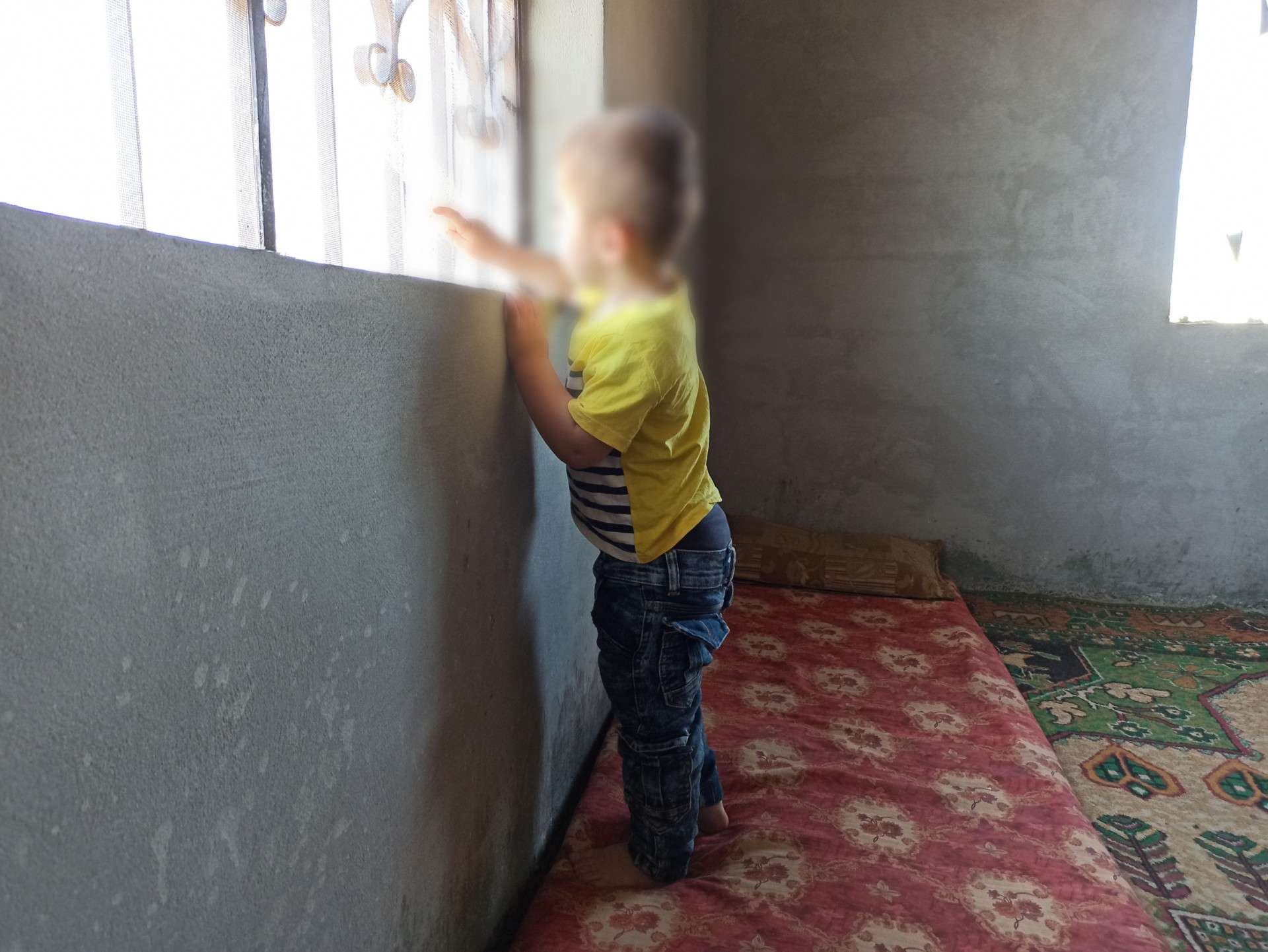 A little kid with special needs, looks for support