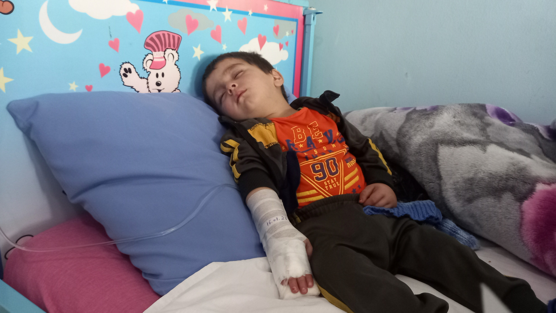 Abdullah suffers from severe respiratory infection and needs to be admitted to the hospital.