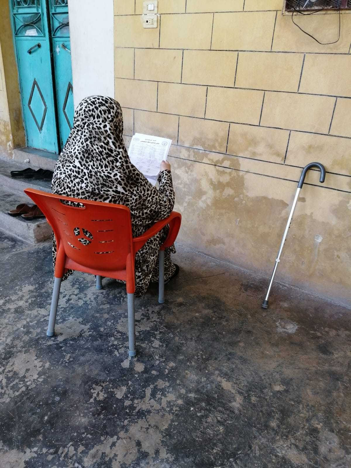 امرأة تحتاج لإكمال علاجها من سرطان الثدي