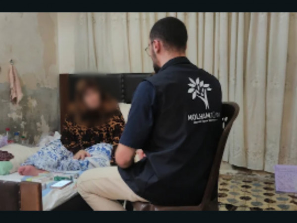 بقلبٍ مريض ترعى أسرتها