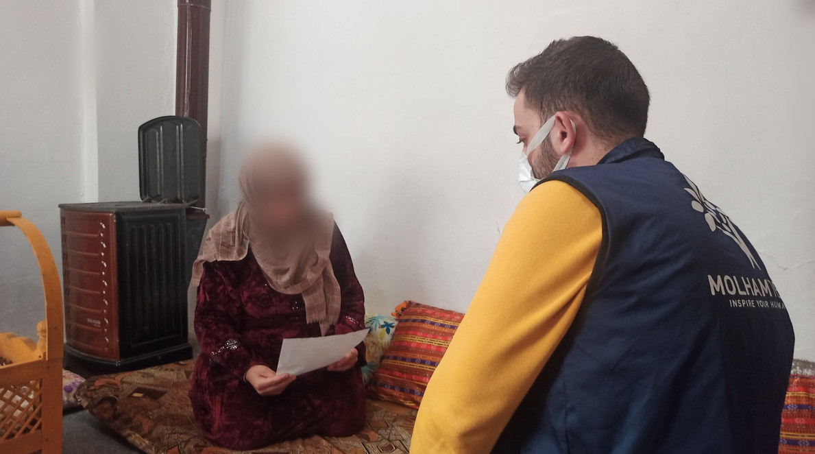 Khlood suffers from acute visual loss and needs consultation and urgent treatment