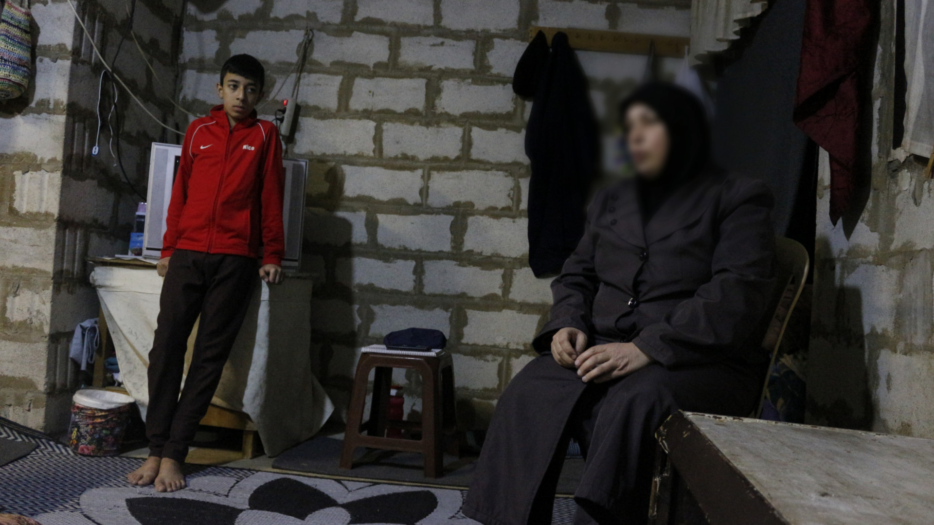 A family lives in a very bad living conditions