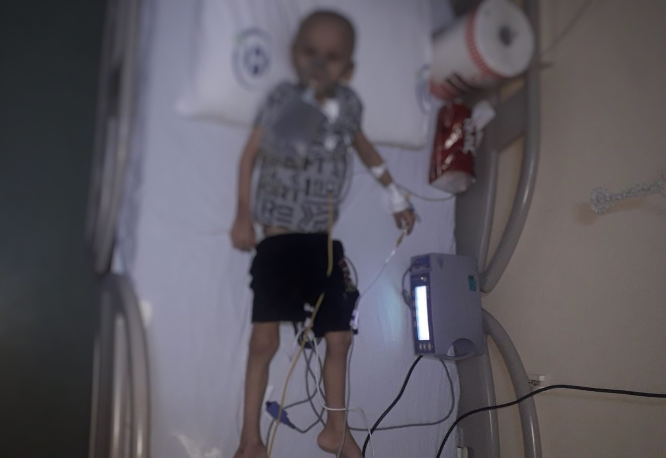 Two years old kid suffers from blood cancer