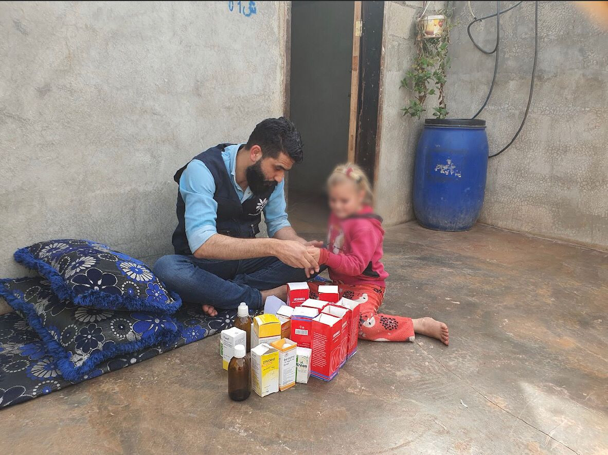 الطفلة شيماء وحيدة والديها بحالةٍ صحية حرجة للغاية