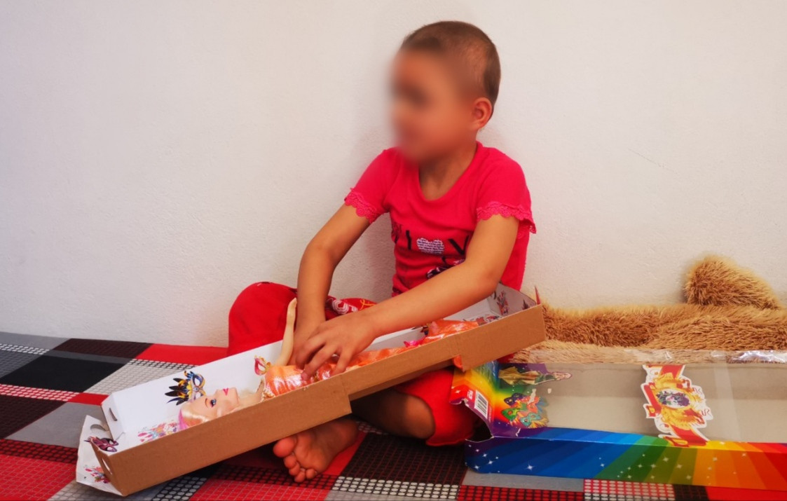 Mariam's father is busy with his sick daughter, the family needs support