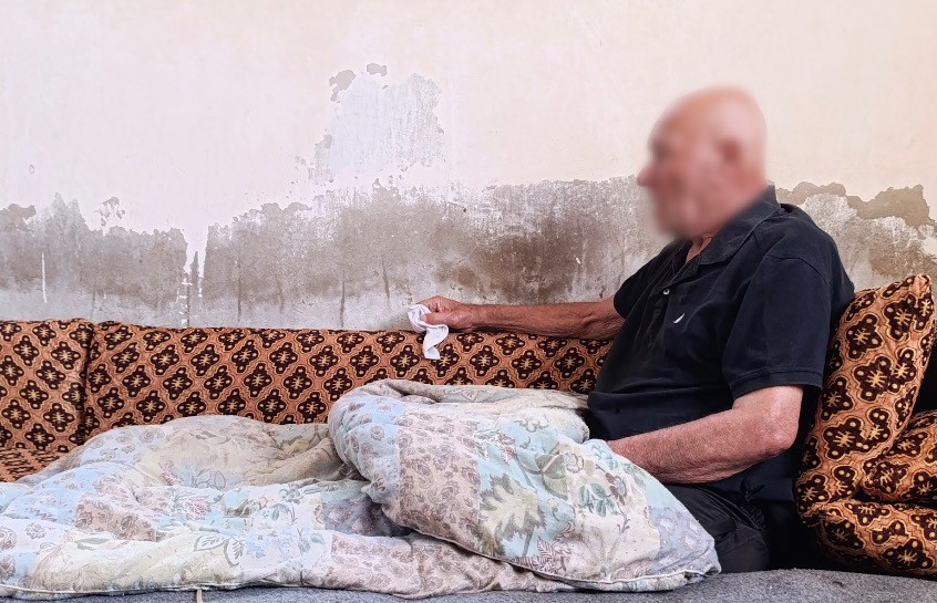 فالج غيّر حياته بالكامل