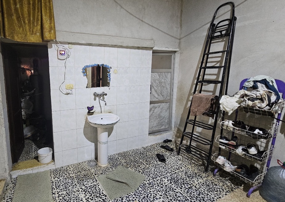 Between the responsibility of motherhood and the pain of loss.