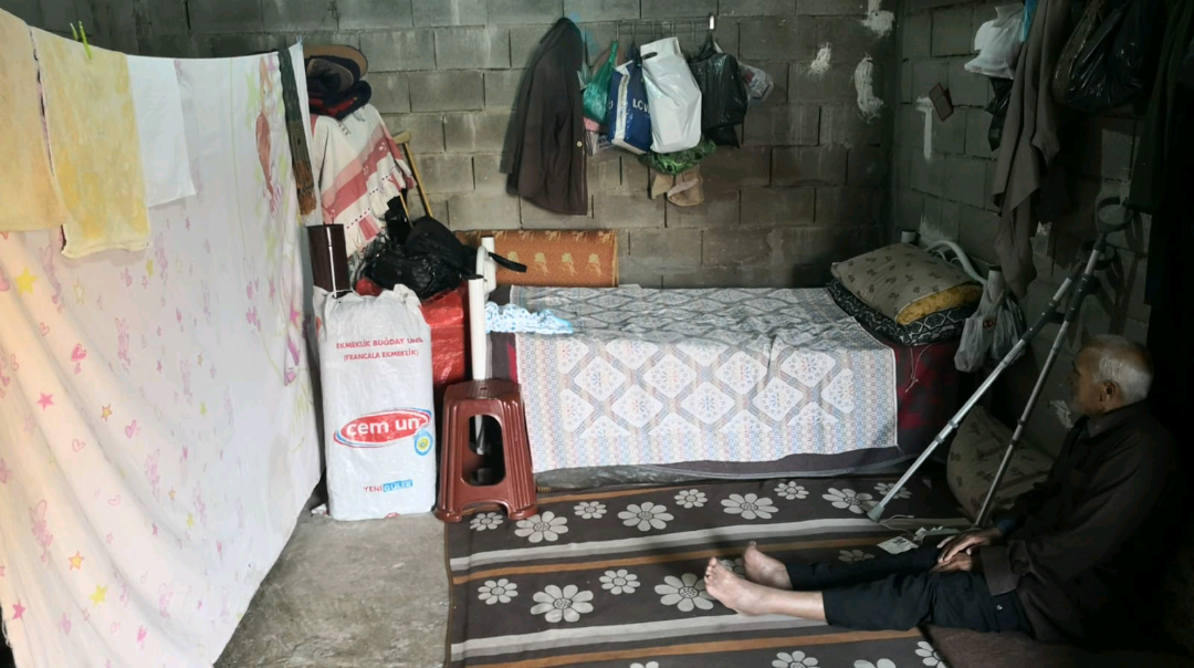 Elderly couple without support