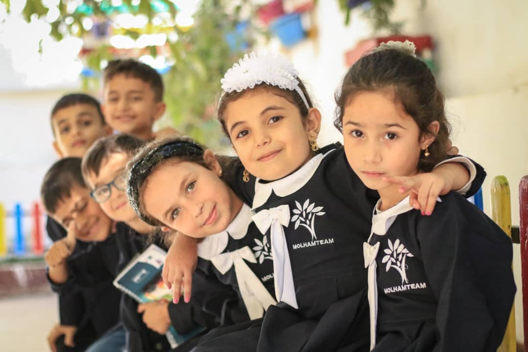 علّم يتيمًا تجبره