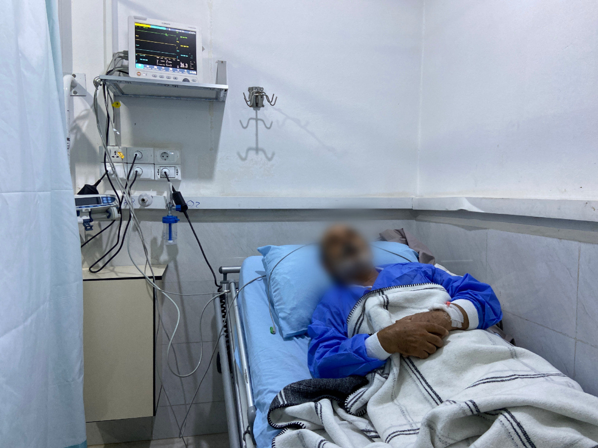 An old man needs cardiac stent urgently