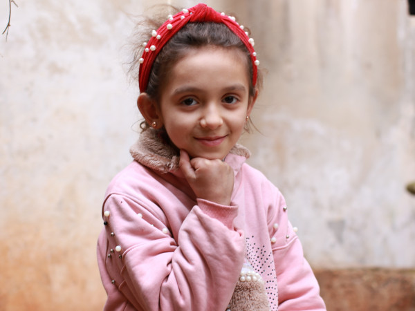 إمارات طفلة يتيمة من ادلب