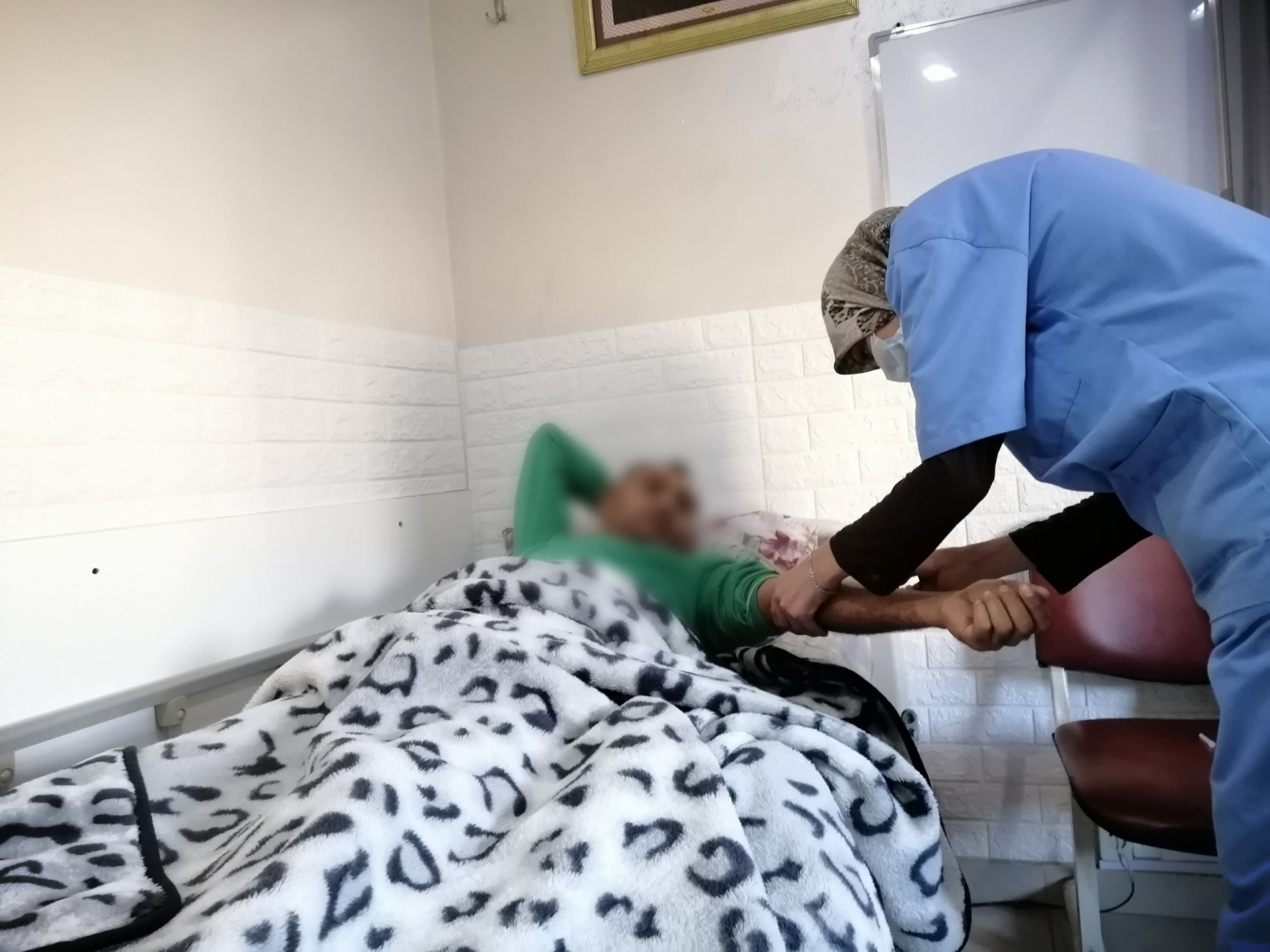 Sarhan suffers from kidney stones and needs urgent surgery!
