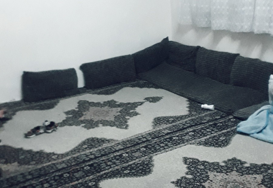 امراة حامل تحتاج تكلفة الولادة