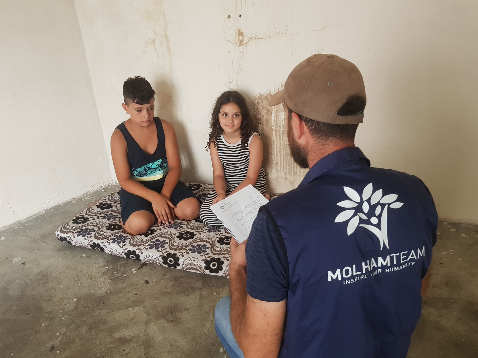 Her husband abandoned her, and her feet were broken due to the earthquake. The great suffering that Rim is experiencing needs you to save her !