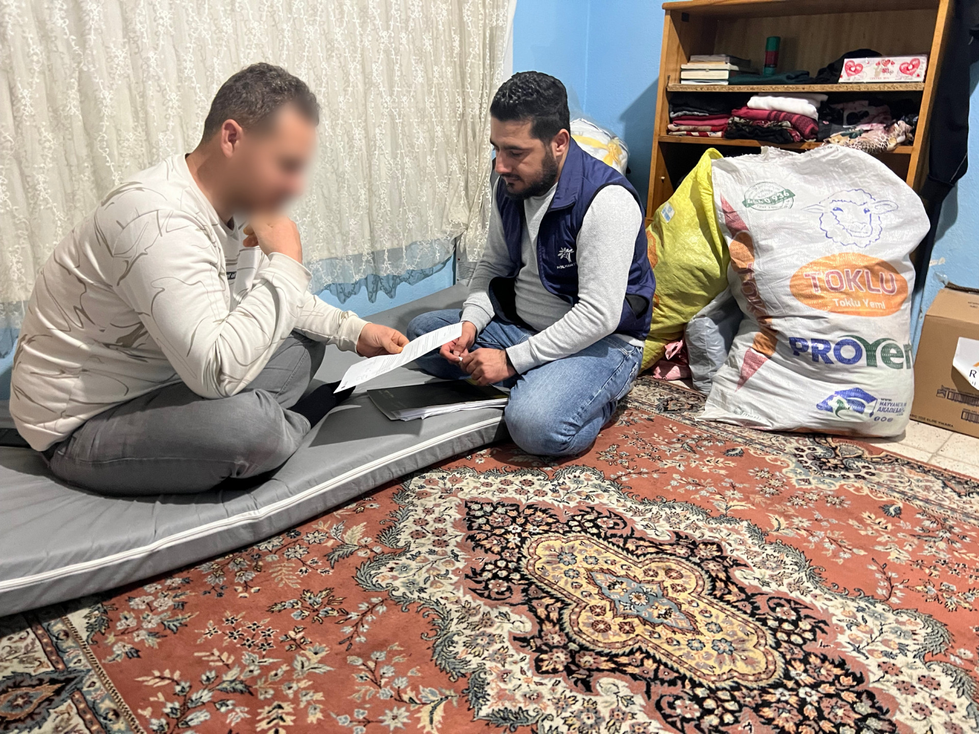 Krankheit, Armut und Flucht nehmen diese Familie ein