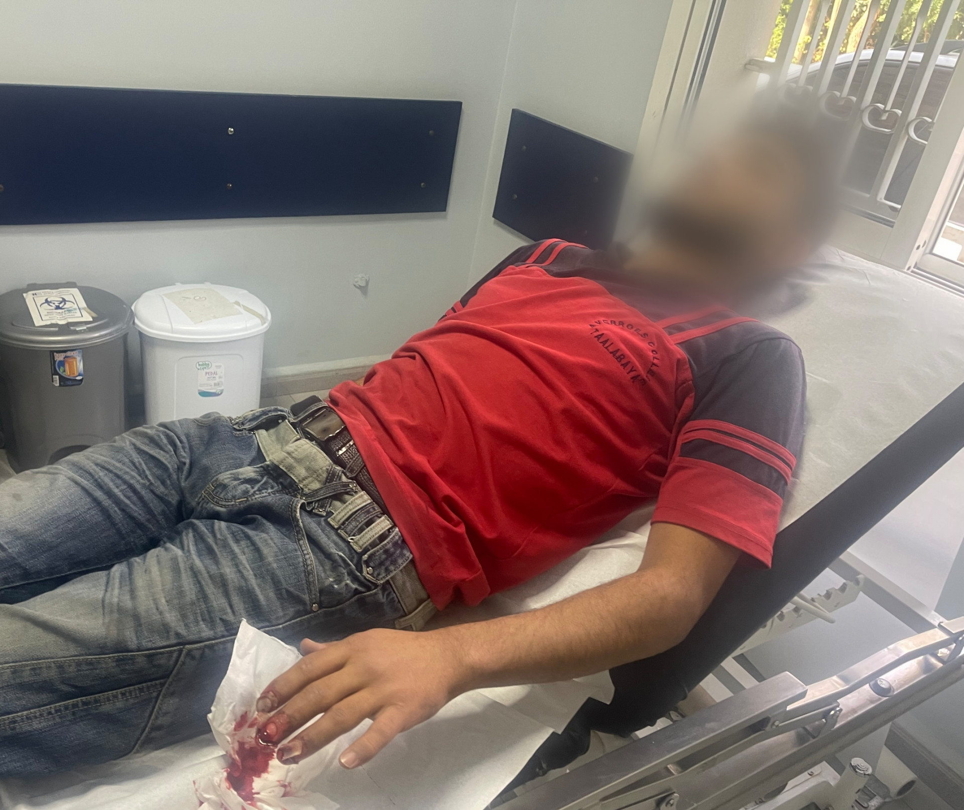 في سعيه لتأمين لقمة العيش لعائلته أصيب يوسف