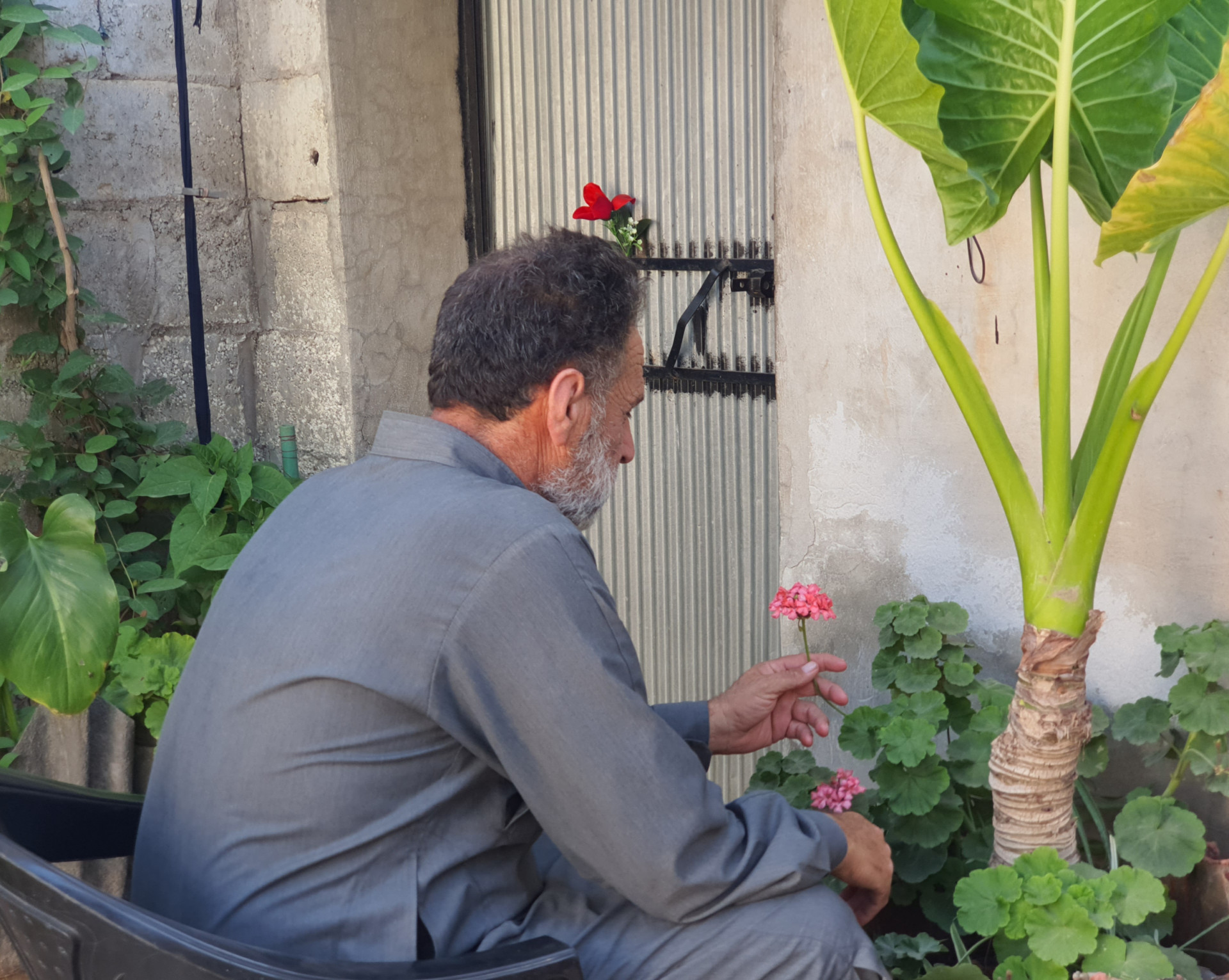 From the exhaustion of displacement to the pain of illness