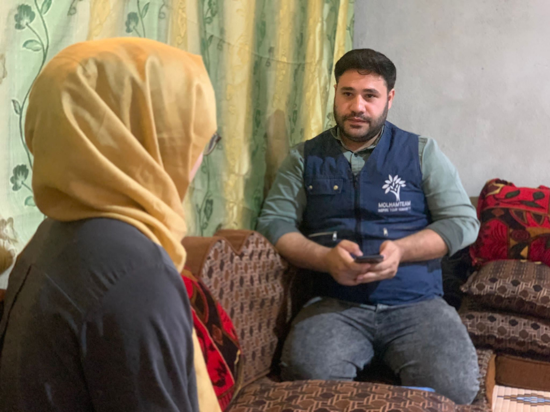 Batoul suffers from keratoconus and needs surgery