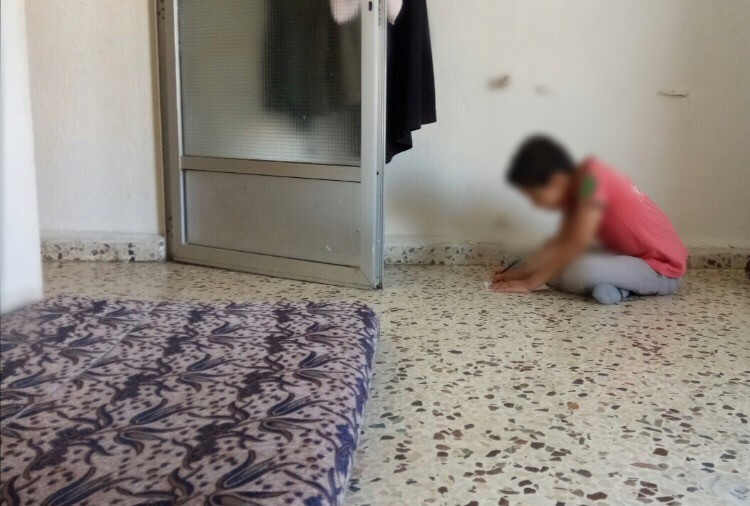 A kid suffers from acute tonsillitis needs surgery