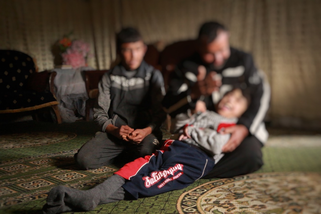 A displaced family and two sick children in need for help