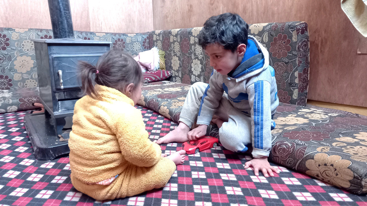 A family lives in a tent and is in dire need of food.