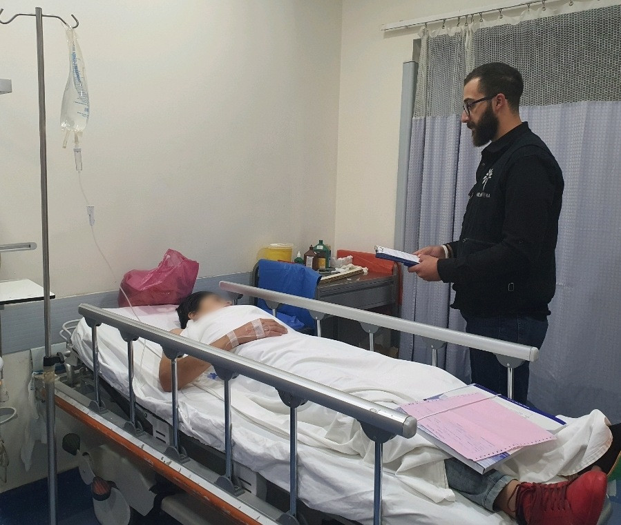 Abdulaziz suffers form several bone fractures and needs an urgent treatment.