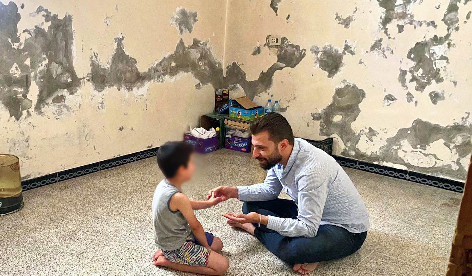 A family live in miserable living conditions!