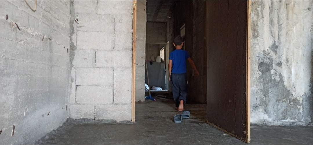 Wardeh lives amid poor living conditions and needs your support