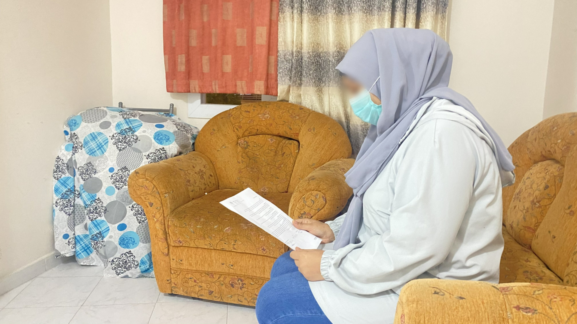 فتاة وحيدة تقطعت بها الطرق في تركيا