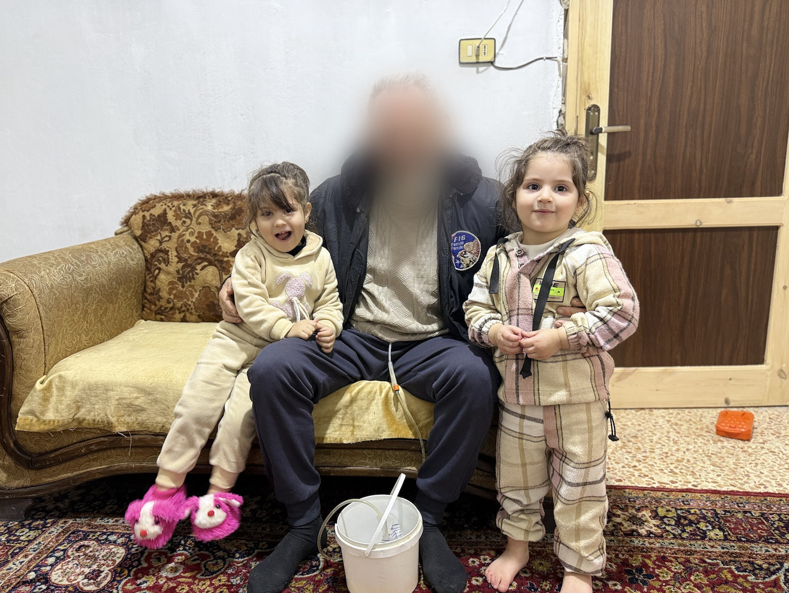 أمراض مزمنة وعائلة بلا معيل