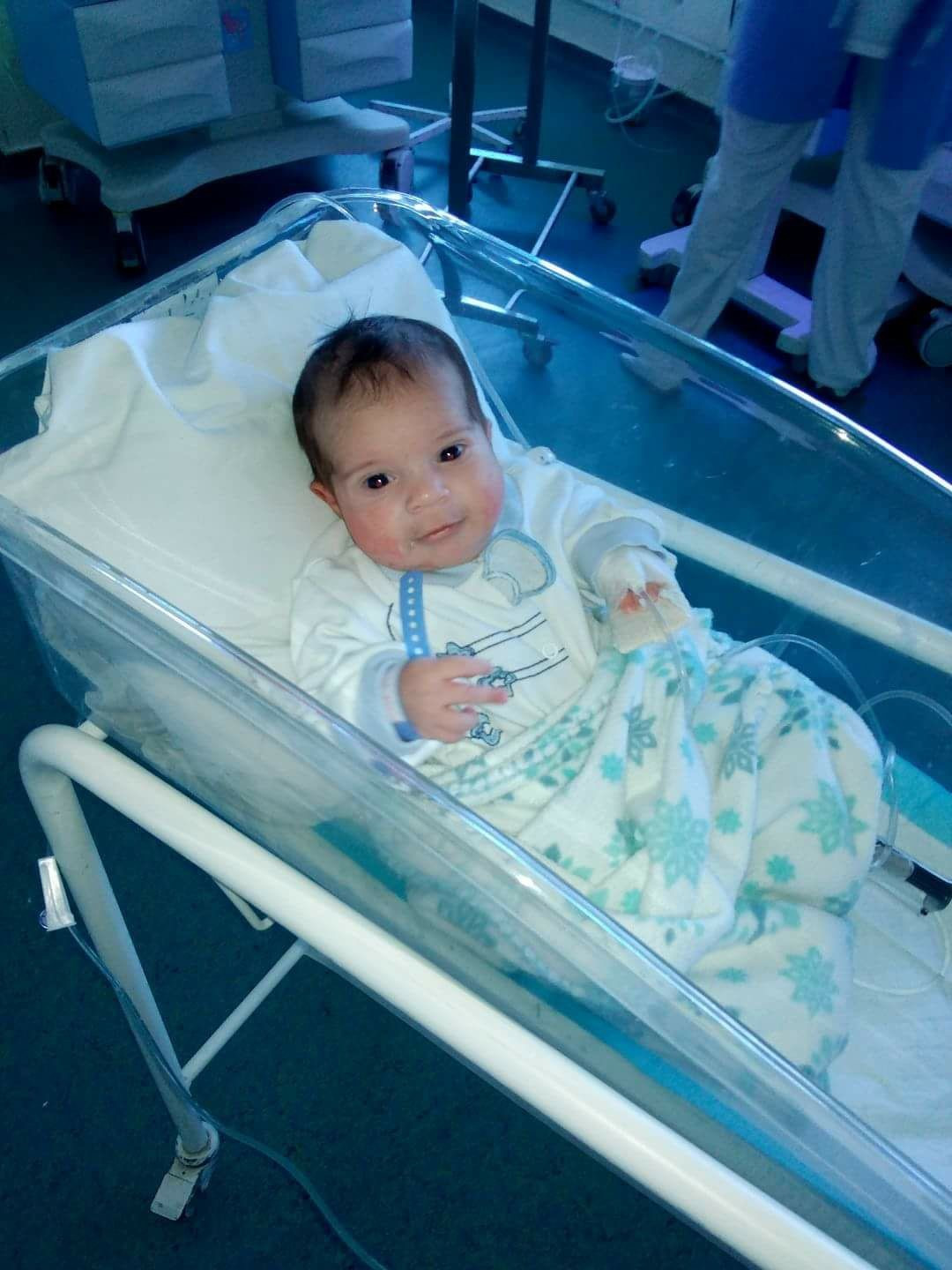 A little boy must be admitted to neonatal ICU