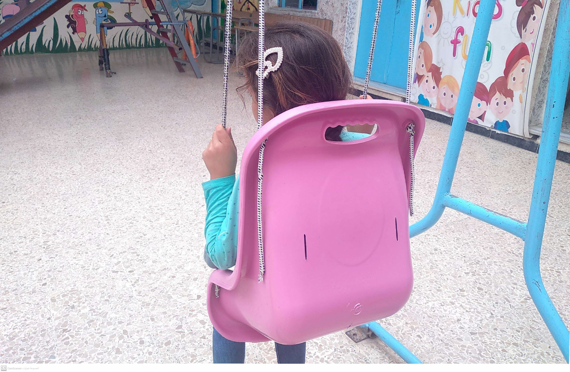 عامٌ واحد فقط يفصلُ بين ولادة إسلام واستشهاد والدها!