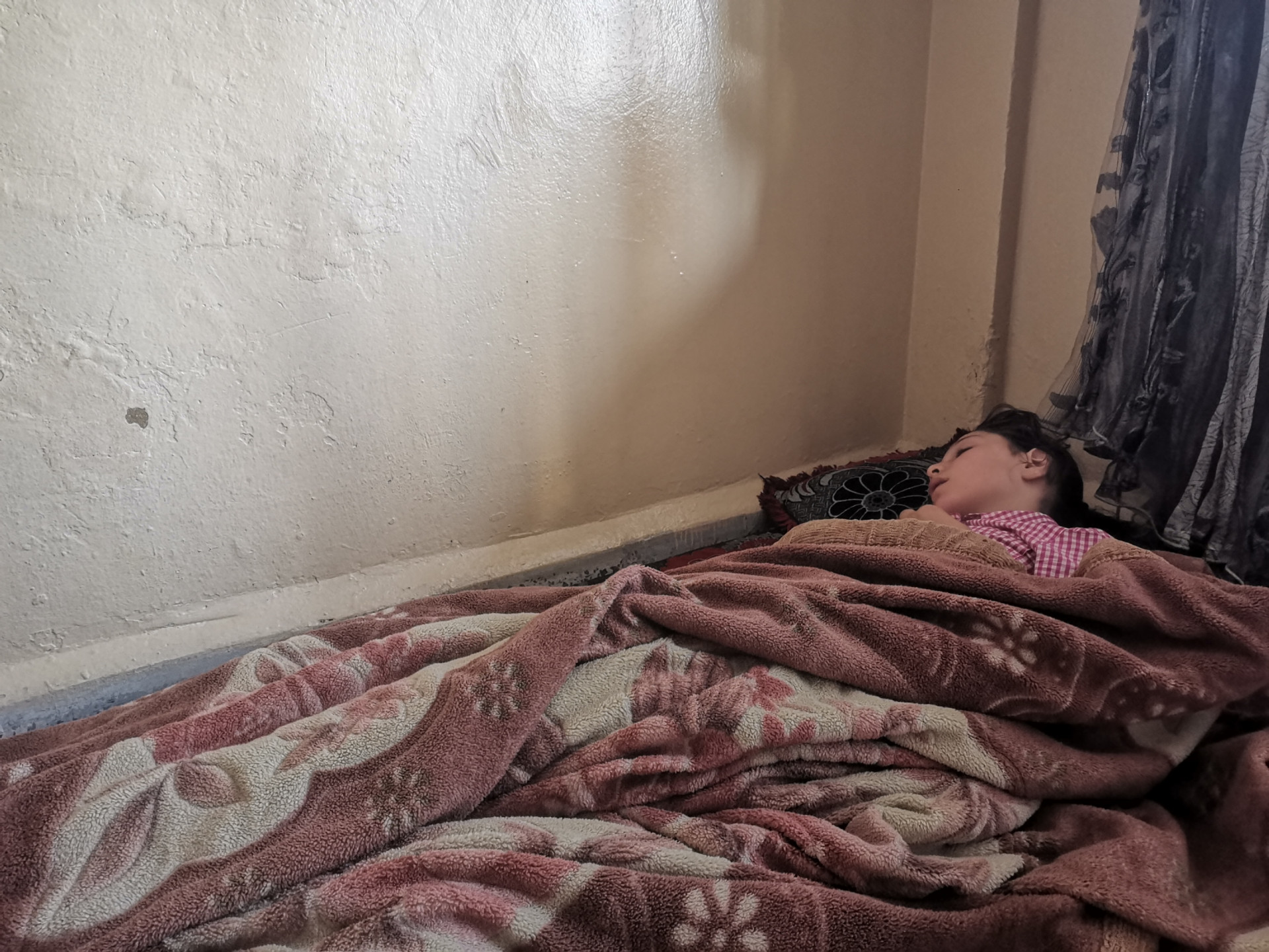 Little diabetic girl needs insulin