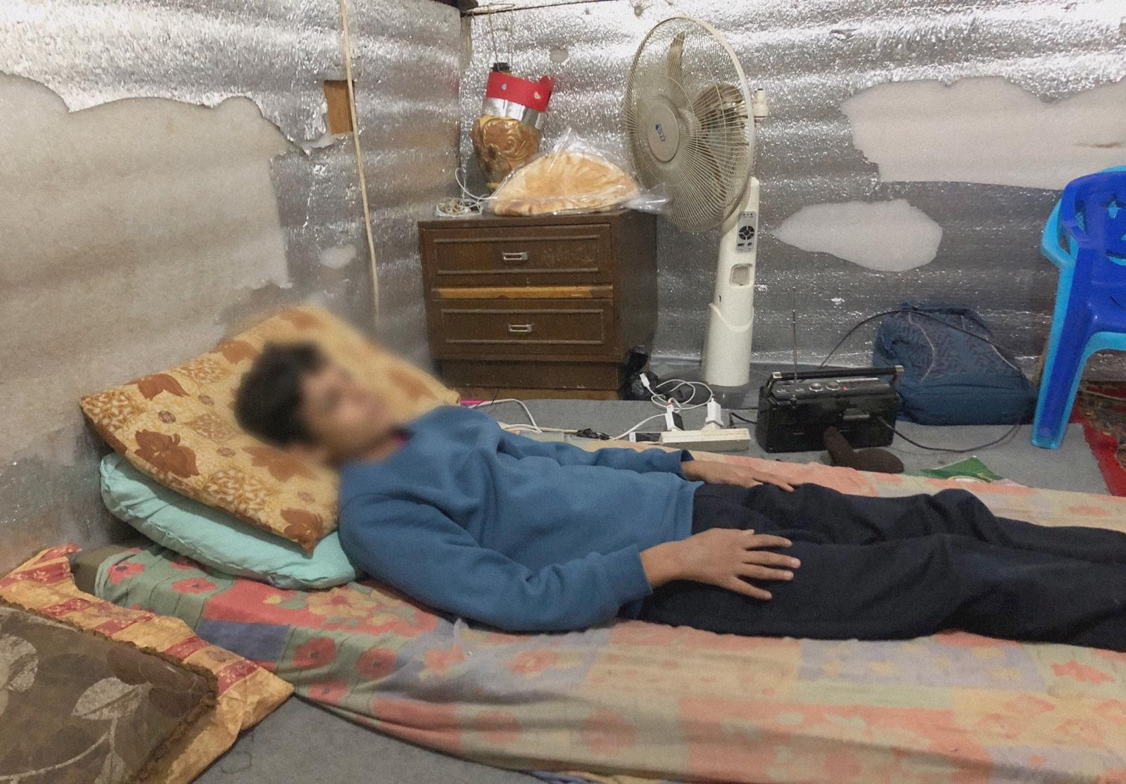 A sick adult has to be hospitalized urgently