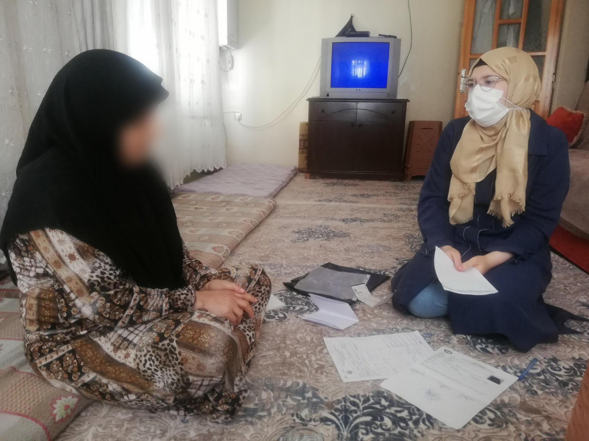 A sick woman needs injections to save her sight