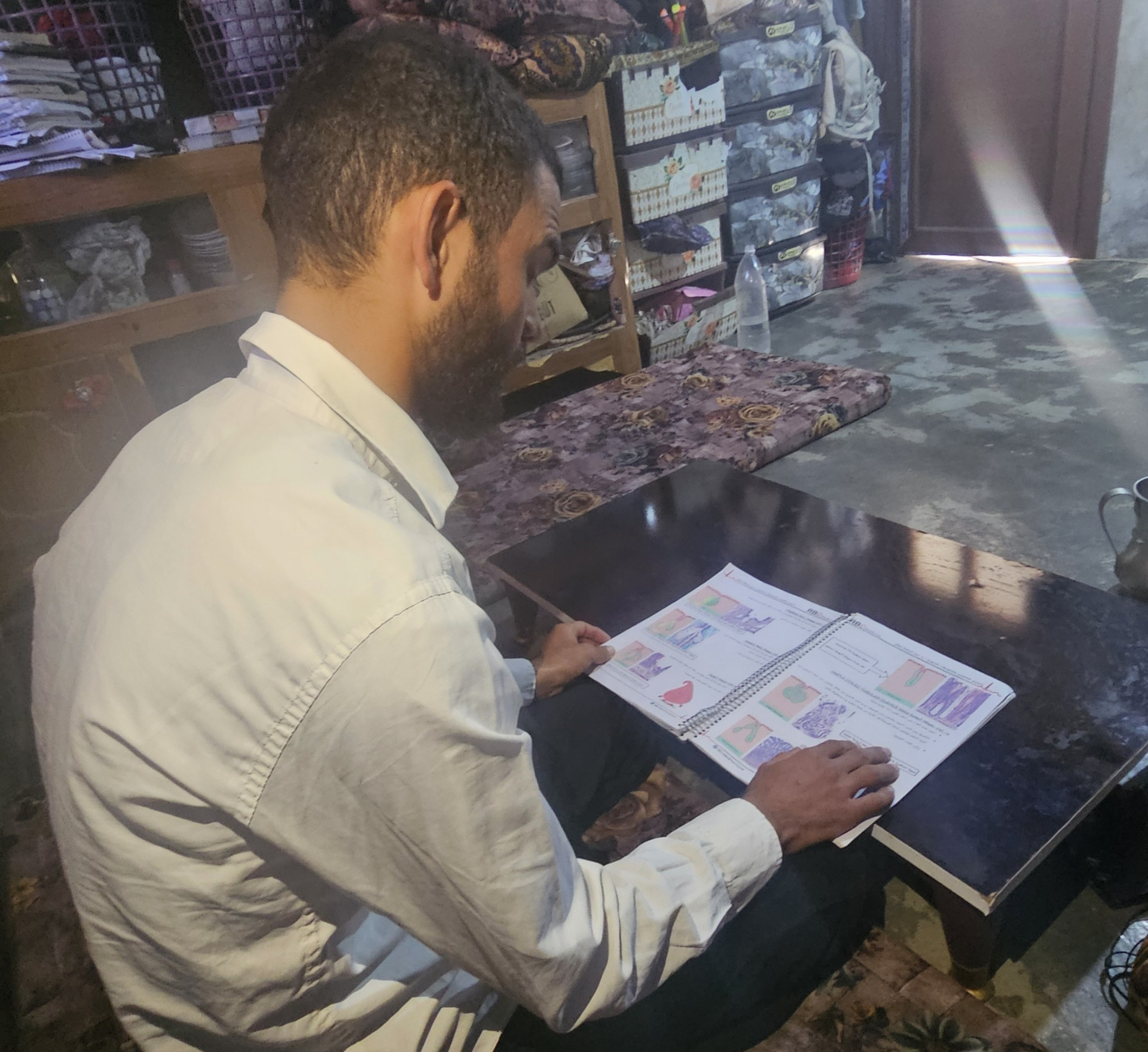 أحمد طالب طب بشري بحاجة لعونكم!