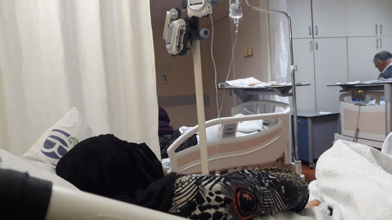 a woman suffers from cancer needs treatment expenses urgently