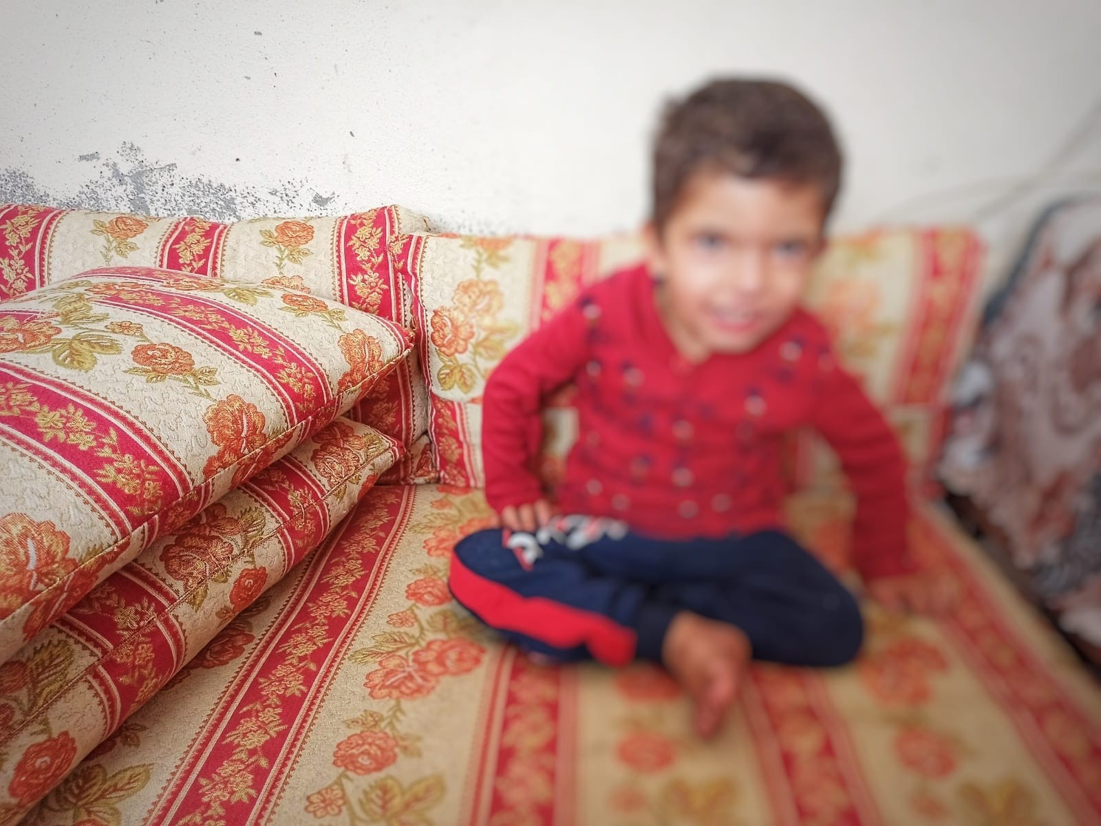 طفل يعاني من فقر دم