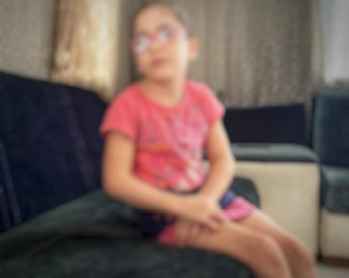 طفلة لا تستطيع المشي