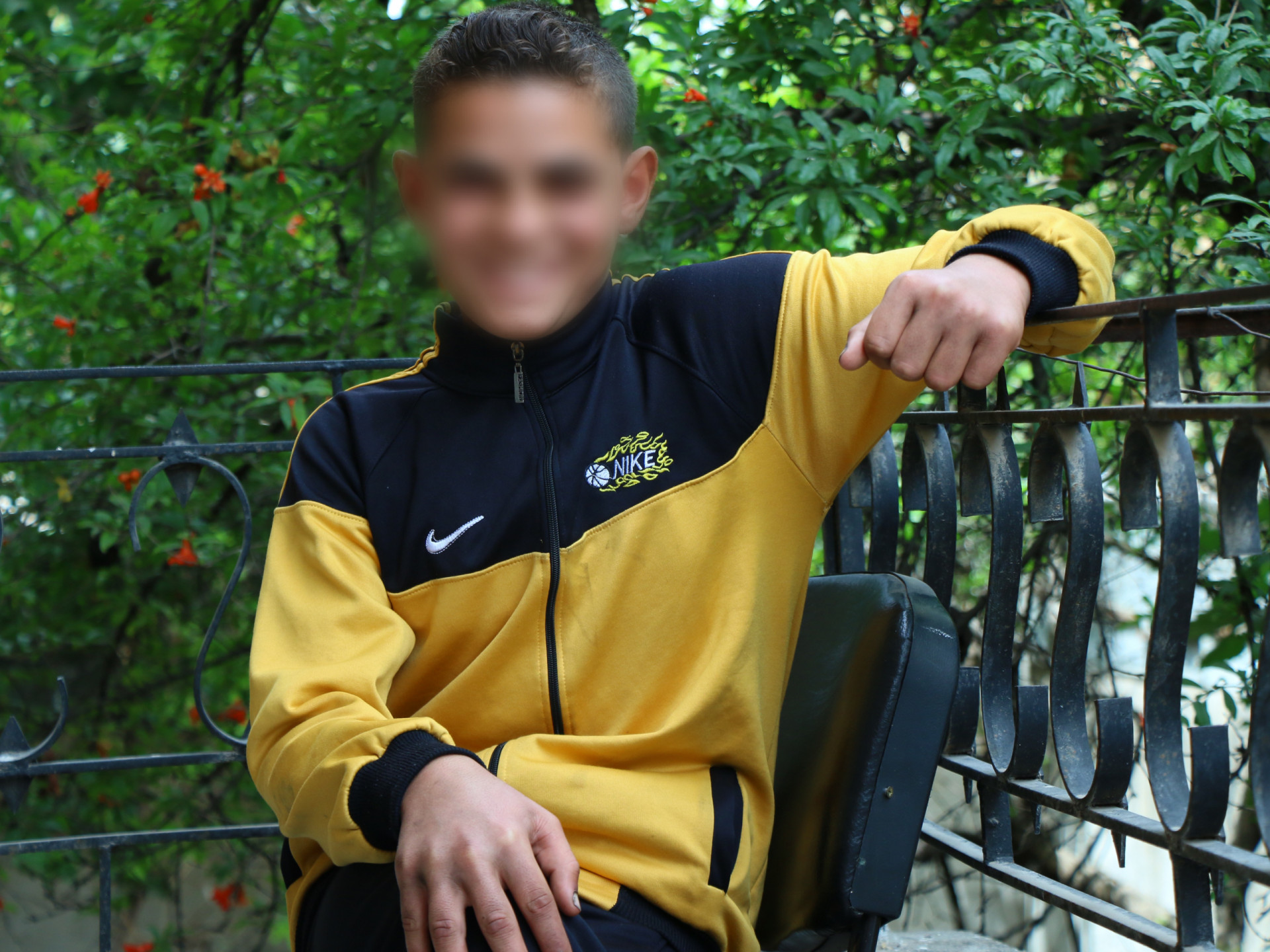 بشار طفل يتيم بلا مُعيل