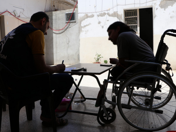 A paraplegic father and his family live in tragic living conditions without support