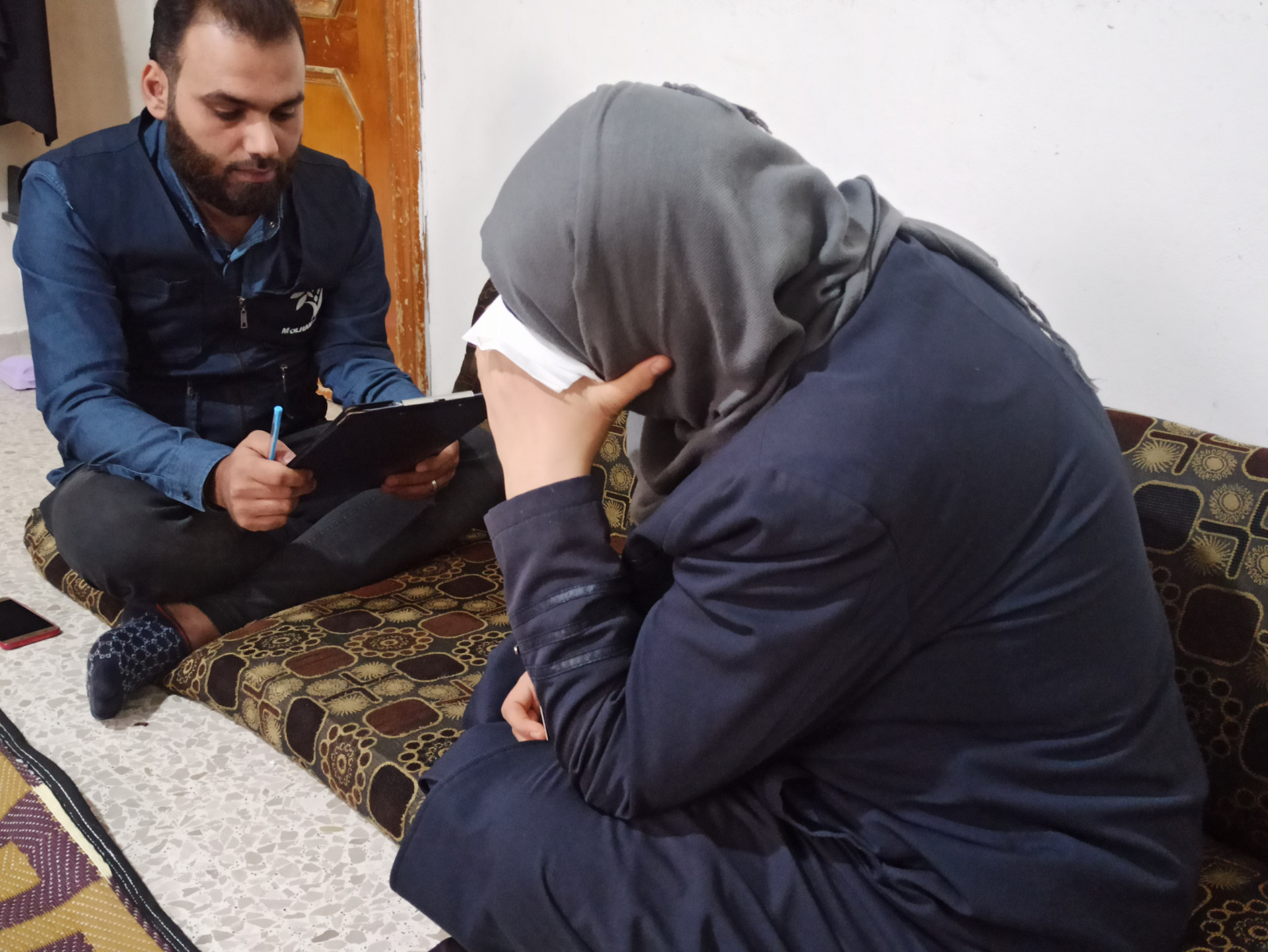 Ghaithaa lives together with five kids with no breadwinner, and she needs your help
