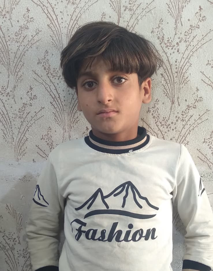 أحمد طفل يتيم الأب بحاجة لمن يمد له يد العون