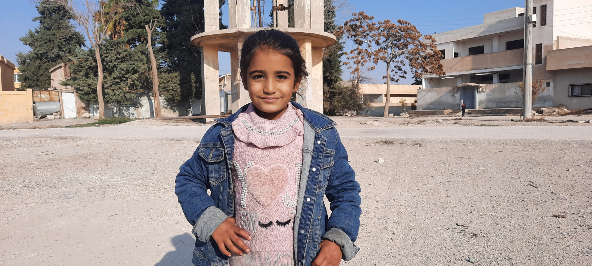 ميساء طفلة يتيمة من مدينة الرقة