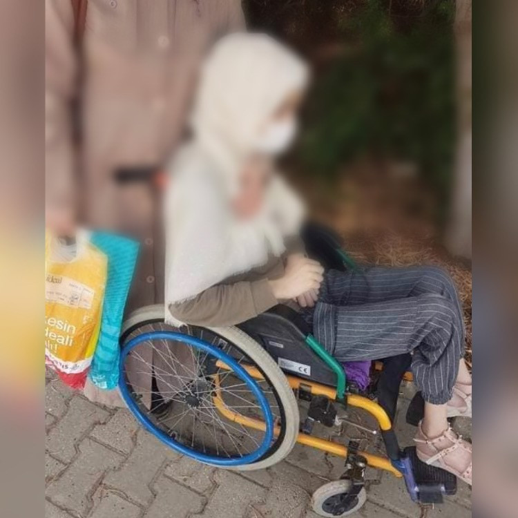 A girl with lung cancer and kidney failure needs help