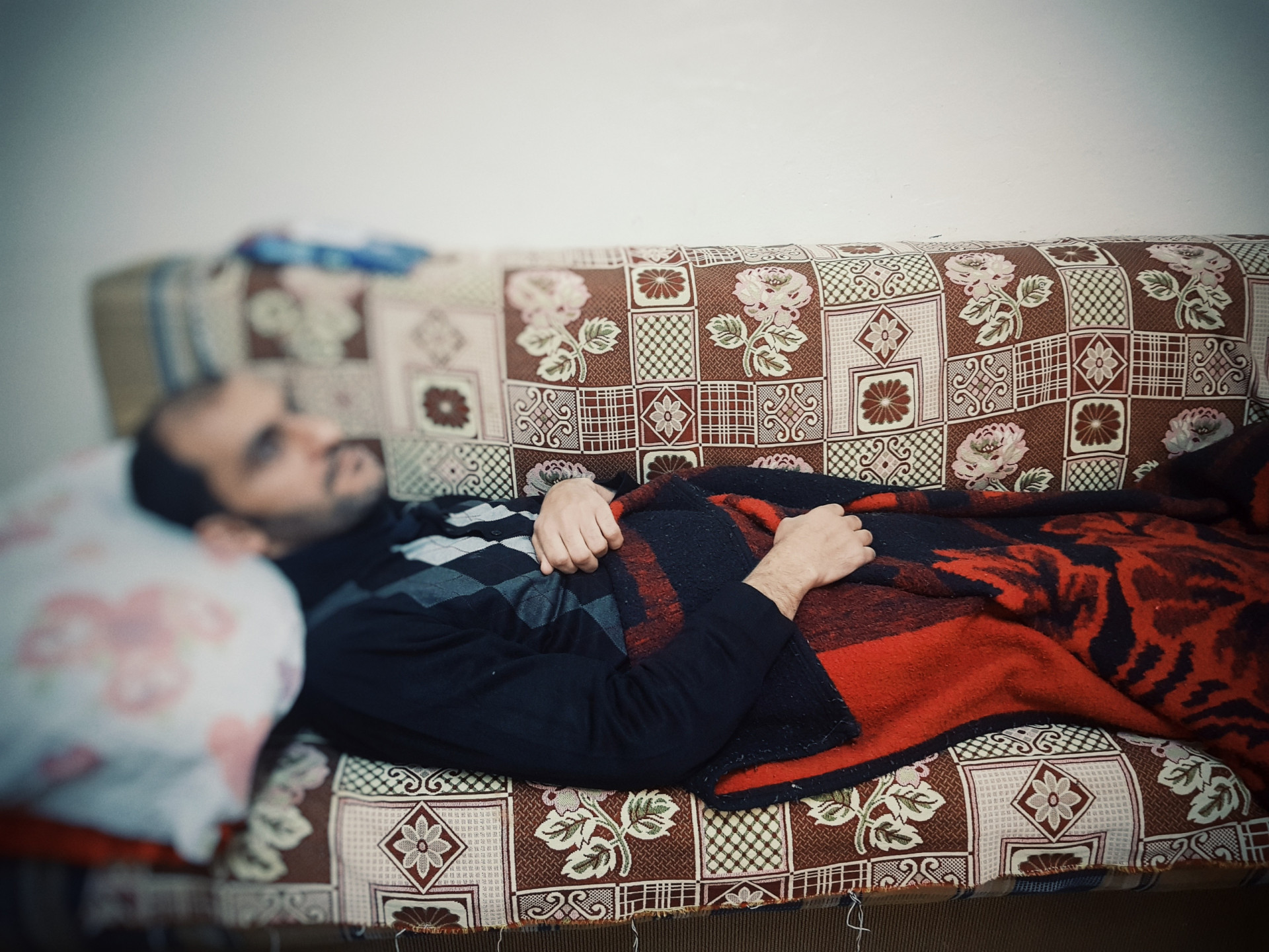 A young man suffers from a disease and his children sleep hungry!