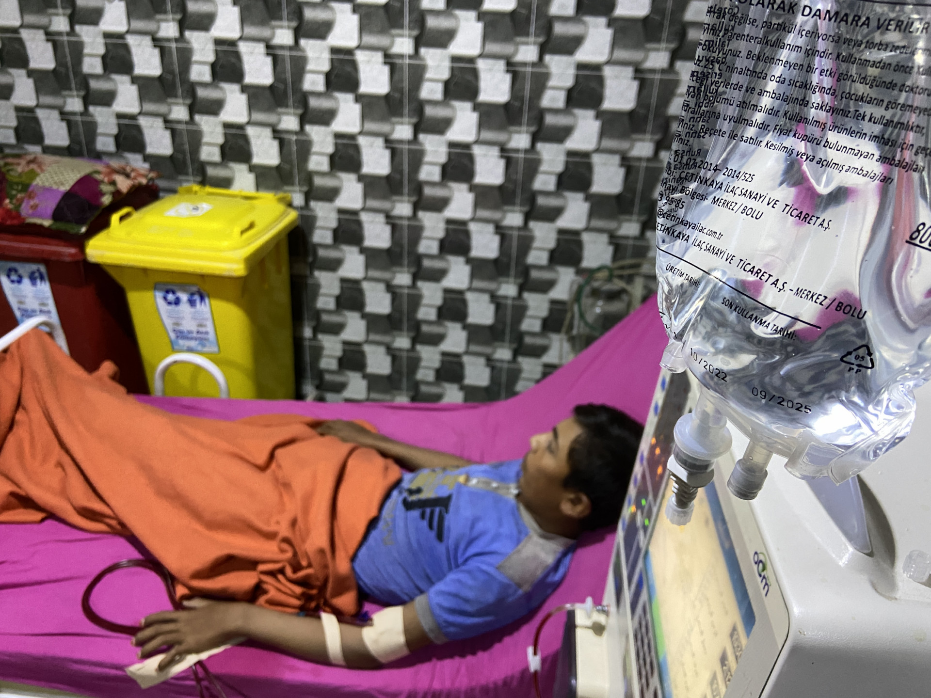 A young man suffering from kidney failure and his health status is deteriorating!