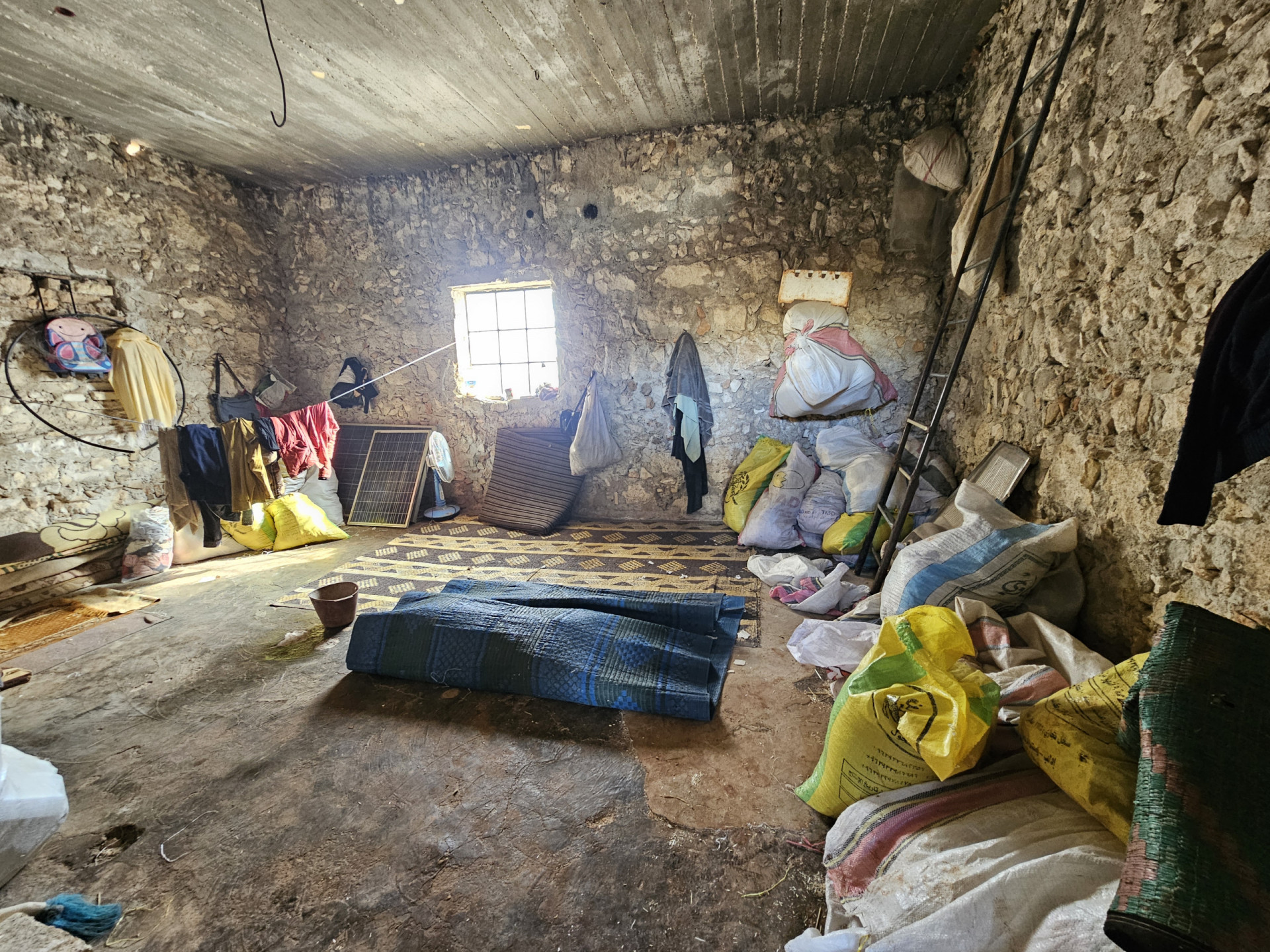 بيتٌ بلا أبواب… ومرضٌ لا ينتظر