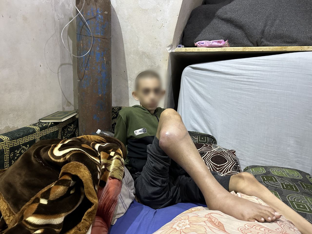 السرطان يأكل جسده وروح عائلته، وينتظر من إخوته العون والسند فلنكن عند حسن ظنه بنا.