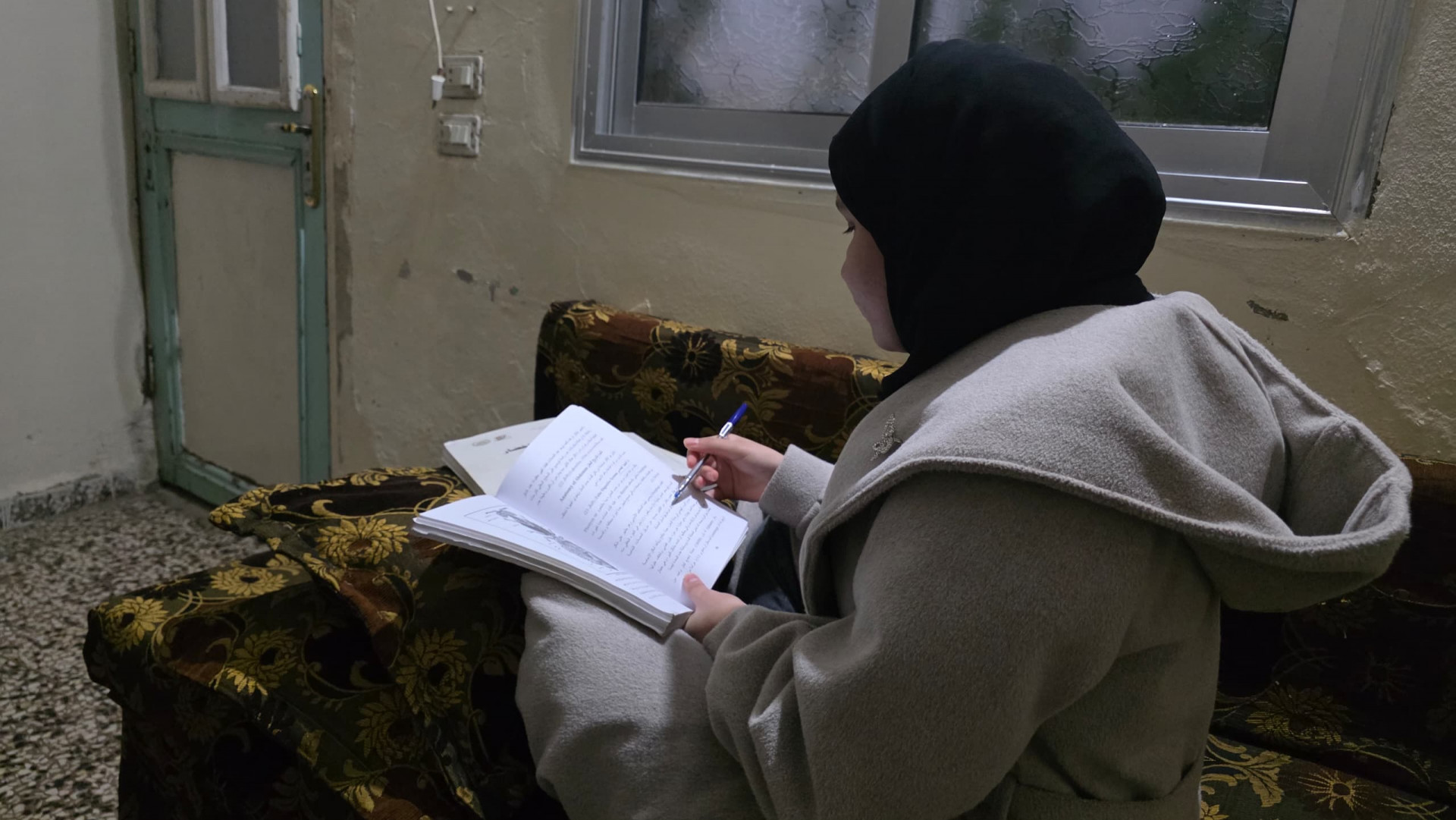 بيان حلمها أن تصبح مهندسة بمساعدتكم